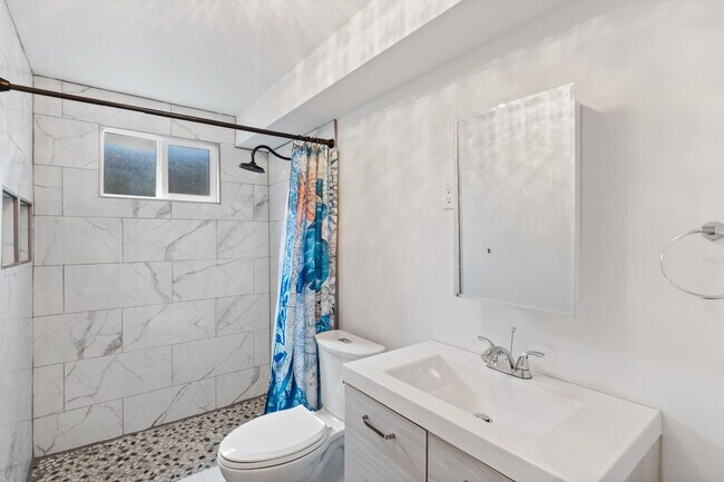 Building Photo - 341 Longfellow Dr