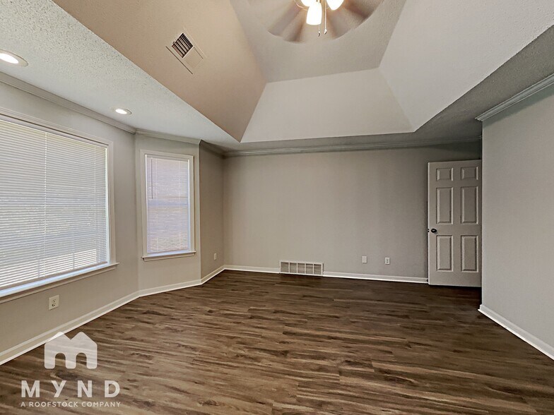 Building Photo - 4811 Migaldi Dr