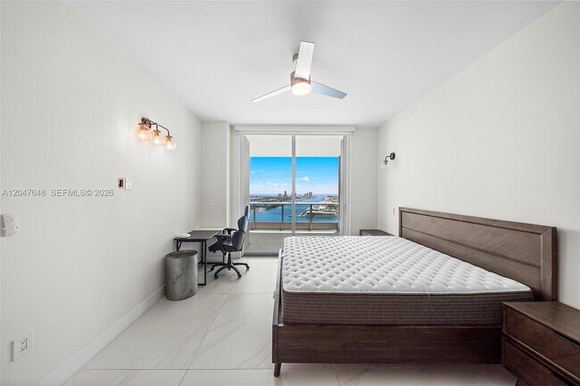 Building Photo - 900 Biscayne Blvd