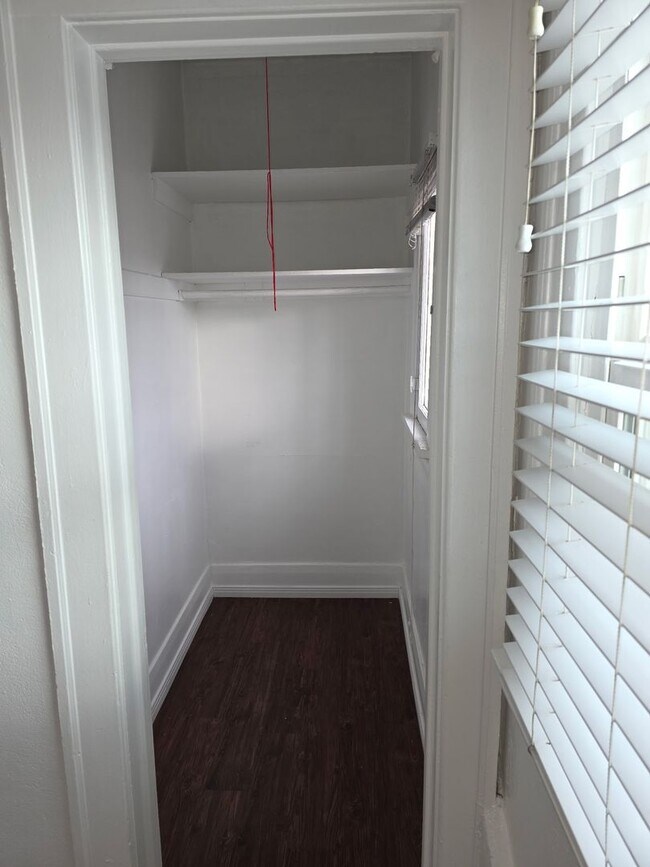 Building Photo - Fourth Street