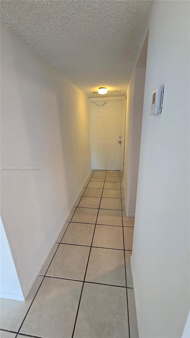 Building Photo - 7801 S Colony Cir