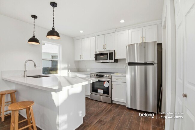 Building Photo - 648 Anita St