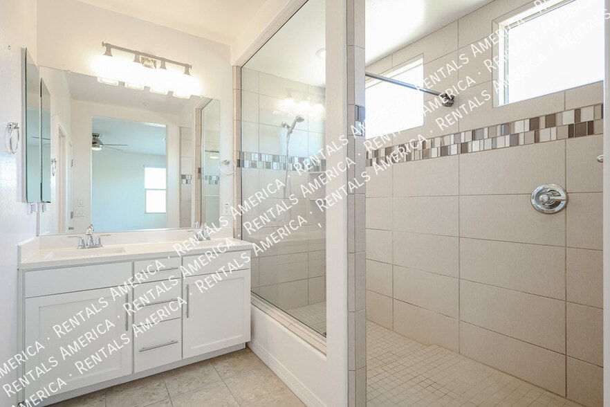 Building Photo - 3710 E Lodgepole Dr