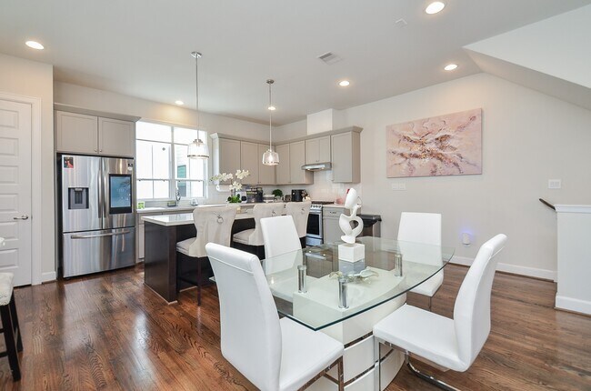 Building Photo - 2812 Grand Fountains Dr