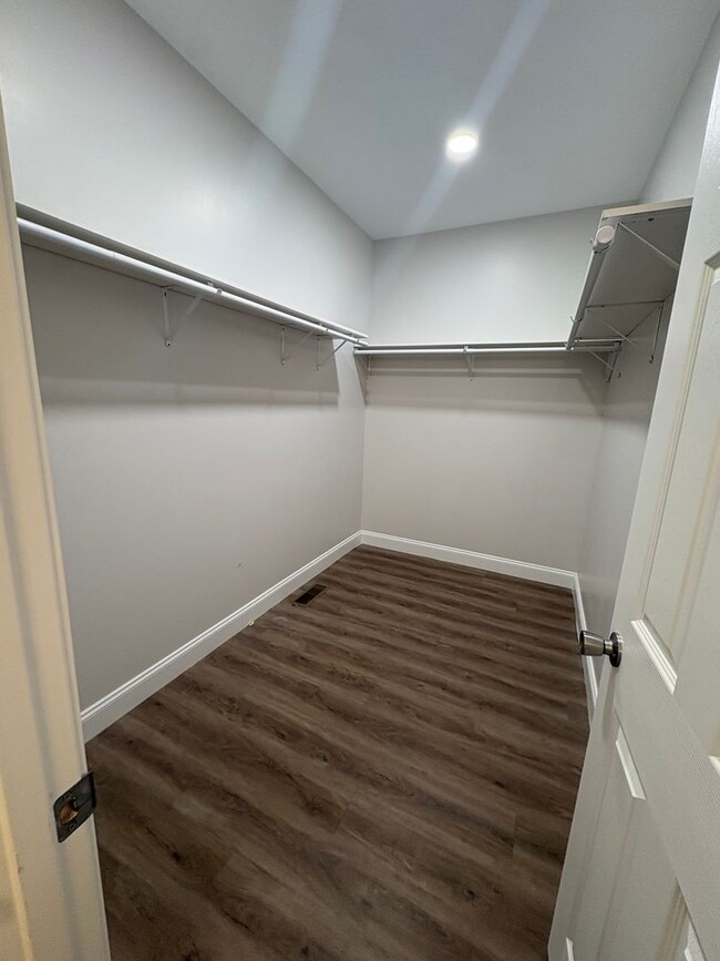 Building Photo - For Rent