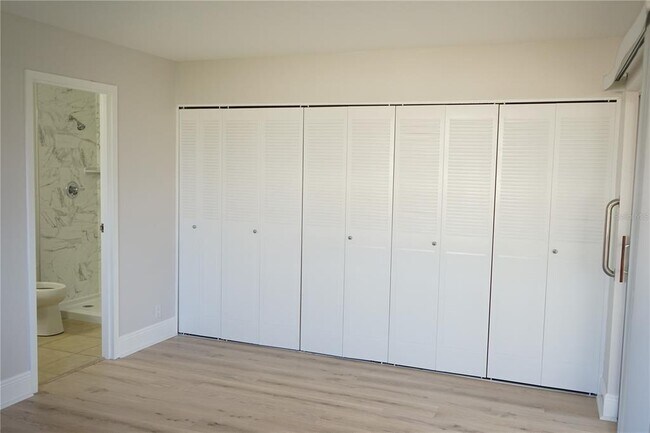 Building Photo - 1802 Bedford Terrace