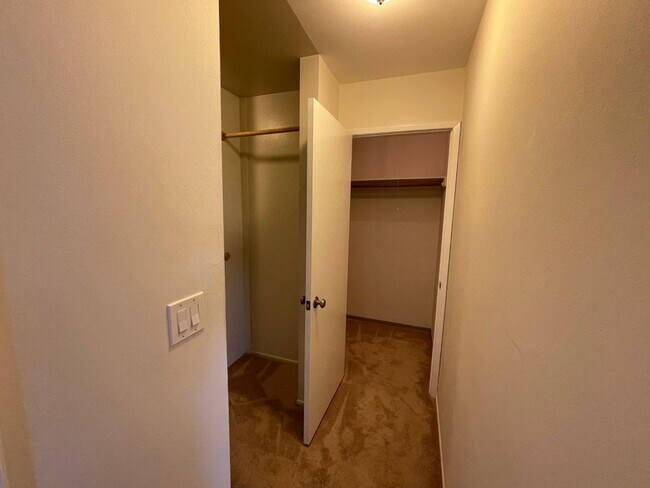 Building Photo - TOP FLOOR 1BD/1BATH Condo Available For Rent at the Watergate Community in Emeryville!!!!
