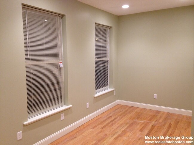 Building Photo - 4 Kearsarge Ave