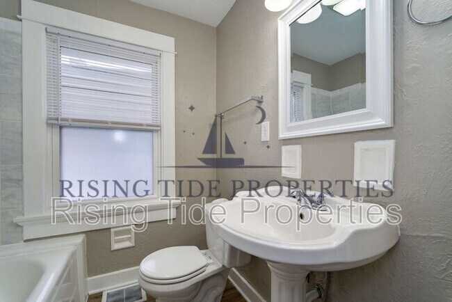 Building Photo - 1238 Colwick Dr