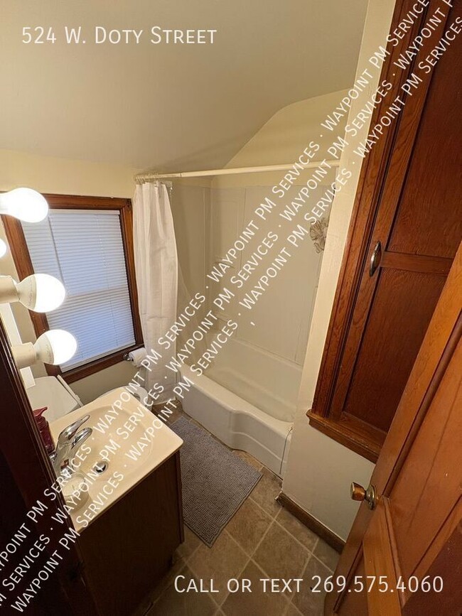 Building Photo - 524 W Doty St