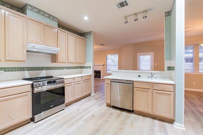 Building Photo - 8421 Cahill Dr