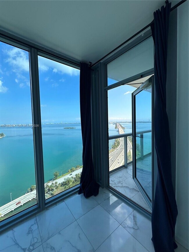 Building Photo - 601 NE 36th St