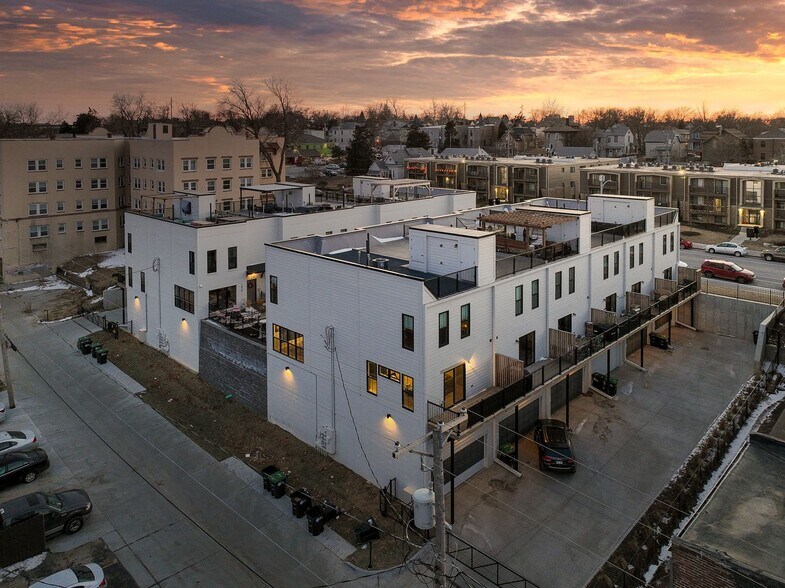 Secure Gated Community Living - 1013 Park Ave