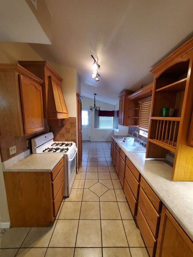 Building Photo - Eastside home for rent