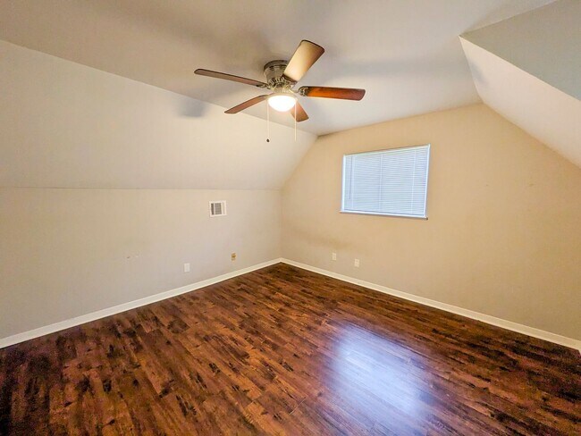 Building Photo - 460 Belvedere Dr