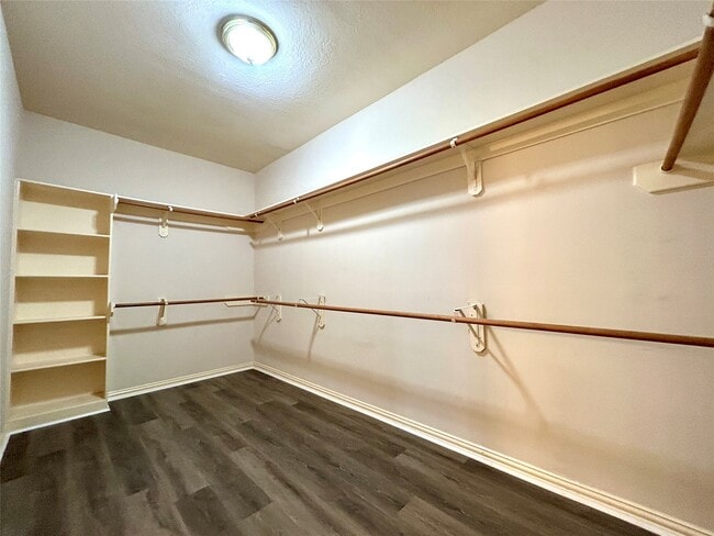 Building Photo - 2518 Brittany Lakes Dr