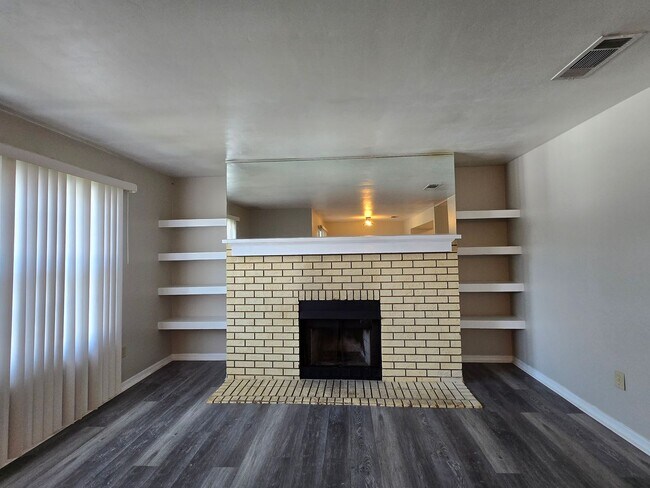 Building Photo - 2 Bedroom 2 Bath Condo