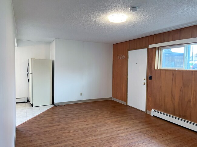 Building Photo - 4300 E 6th Ave