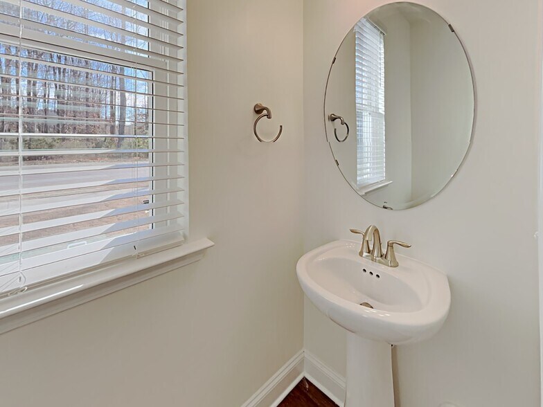 Building Photo - 3273 Brierhill Rd