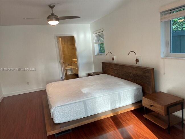 Building Photo - 14610 Tarpon Dr