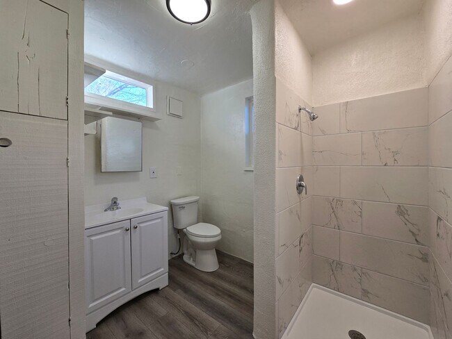 Building Photo - 313 Tesuque Dr