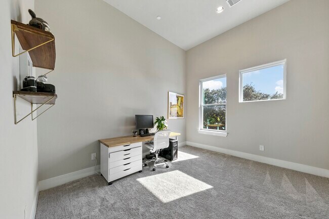 Building Photo - 2412 Canal St