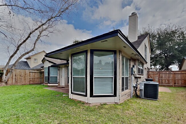 Building Photo - 2010 Creekshire Dr