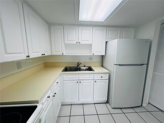 Building Photo - 8307 SW 142nd Ave