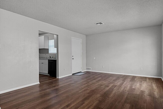Building Photo - 1524 Eichen Rd