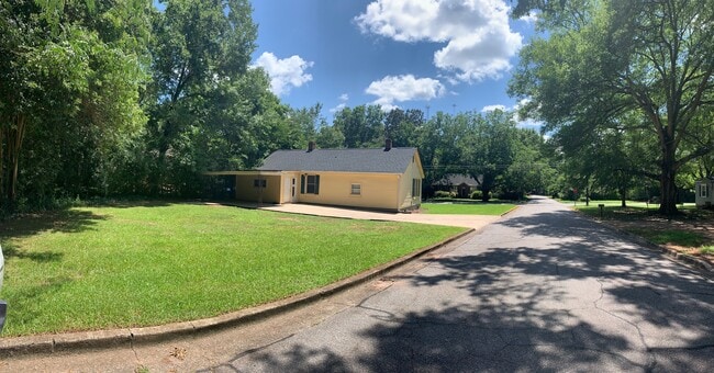 Building Photo - 290 Sunset Dr