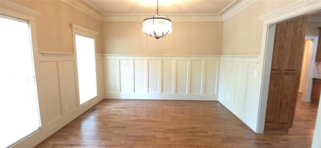 Building Photo - 606 Lakeshore Ct
