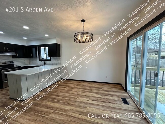 Building Photo - 4201 S Arden Ave