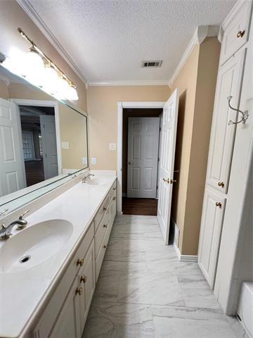 Building Photo - 208 Shelmar Dr