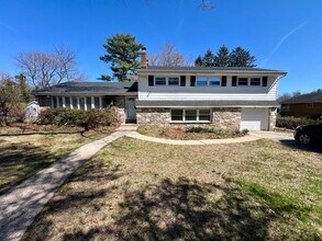 Building Photo - Stunning 4-Bedroom Single Family Home in Wyncote! Available NOW!