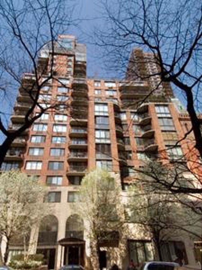 Building Photo - 343 E 74th St