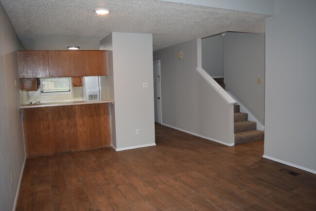 Building Photo - 121 Perth Ct