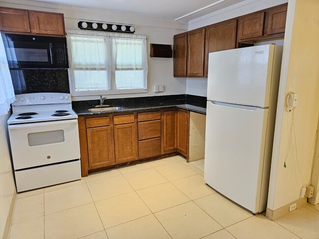 Building Photo - Studio apartment