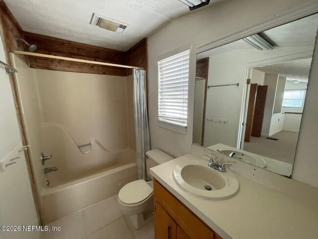 Building Photo - 231 Hopkins St