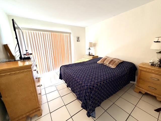 Building Photo - 465 S Royal Poinciana Blvd