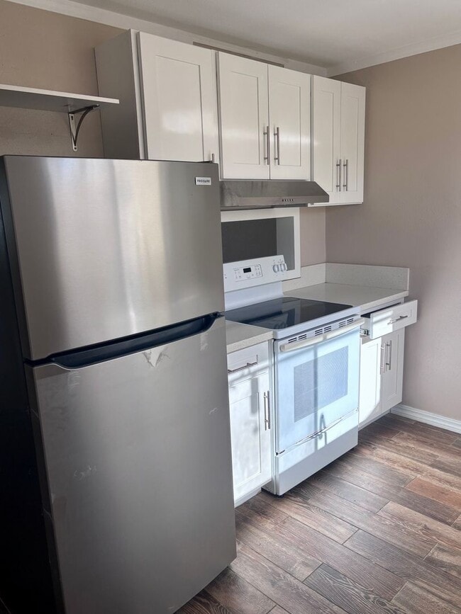 Building Photo - Available now | A 2 Bedroom, 1.5 Bathroom ...
