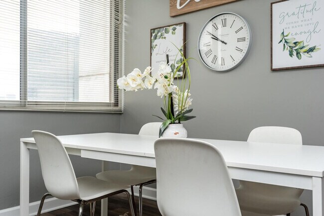 Building Photo - 215 Piedmont Ave NE