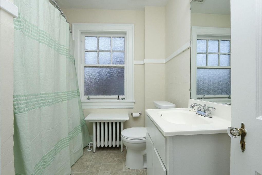 Full Bath with Washer/Dryer in Bath closet. - 2506 Brandon Avenue