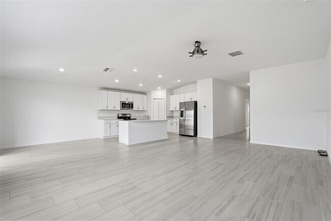 Building Photo - 8808 Bay Leaf Dr