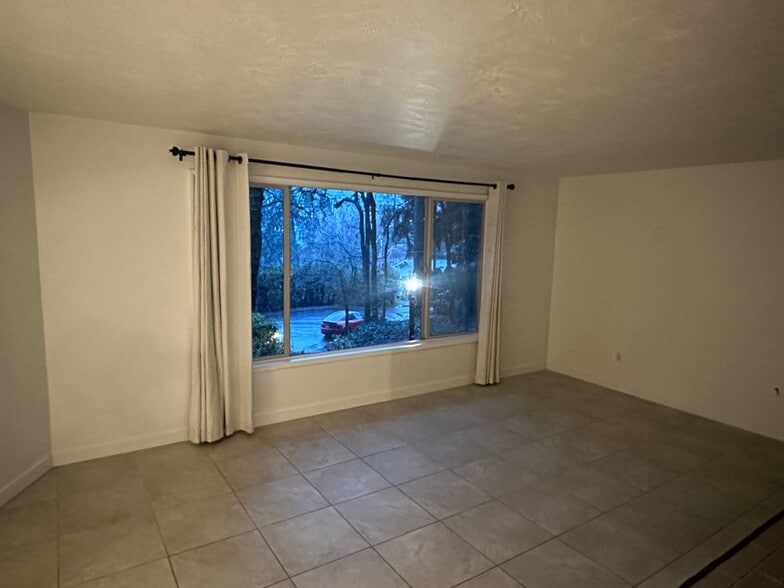 Building Photo - 610 Spencer Ct