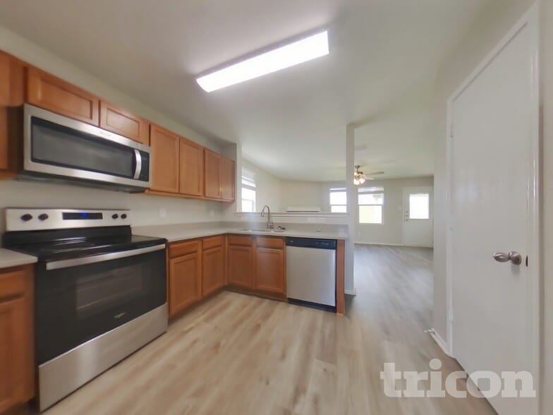 Building Photo - 16661 Woodside Dr