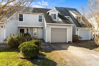Building Photo - Stylish Living Meets Ultimate Convenience in This 3BR/2.5BA Ocean Lakes Townhome!