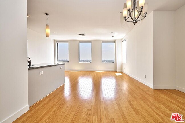 Building Photo - 3810 Wilshire Blvd