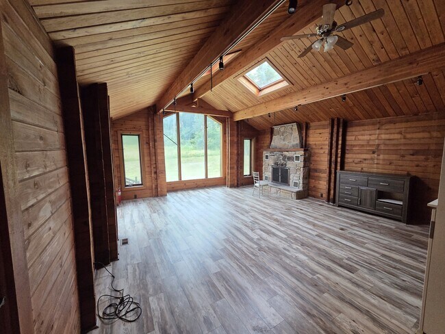 Building Photo - 15 Woodard Rd