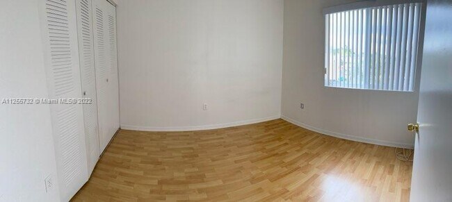 Building Photo - 6225 SW Kendale Lakes Cir