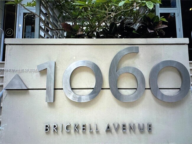 Building Photo - 1060 Brickell Ave